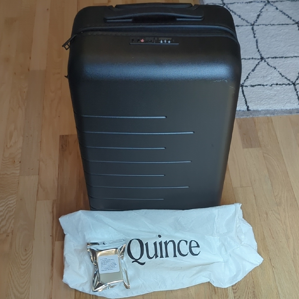 Quince Black Spinner Luggage Sleek Design